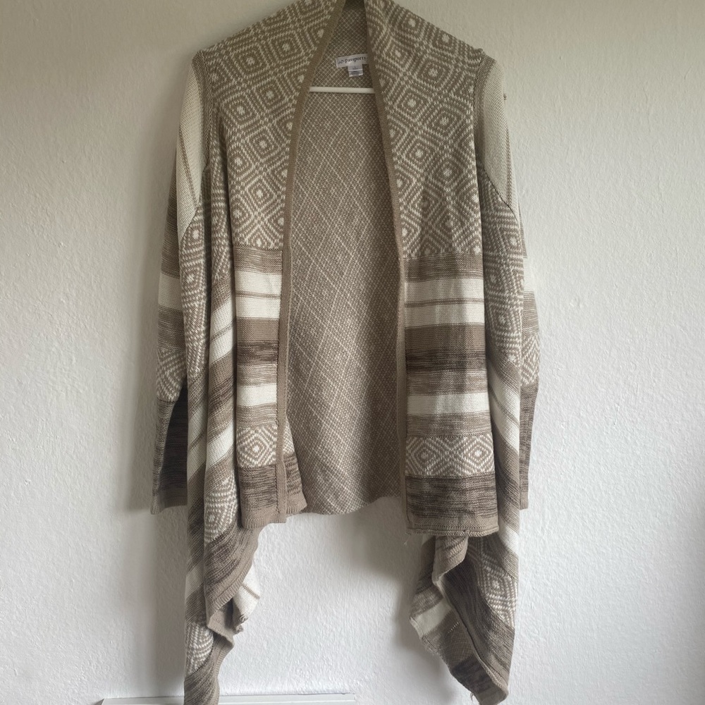 Passports cardigan with different designs size L